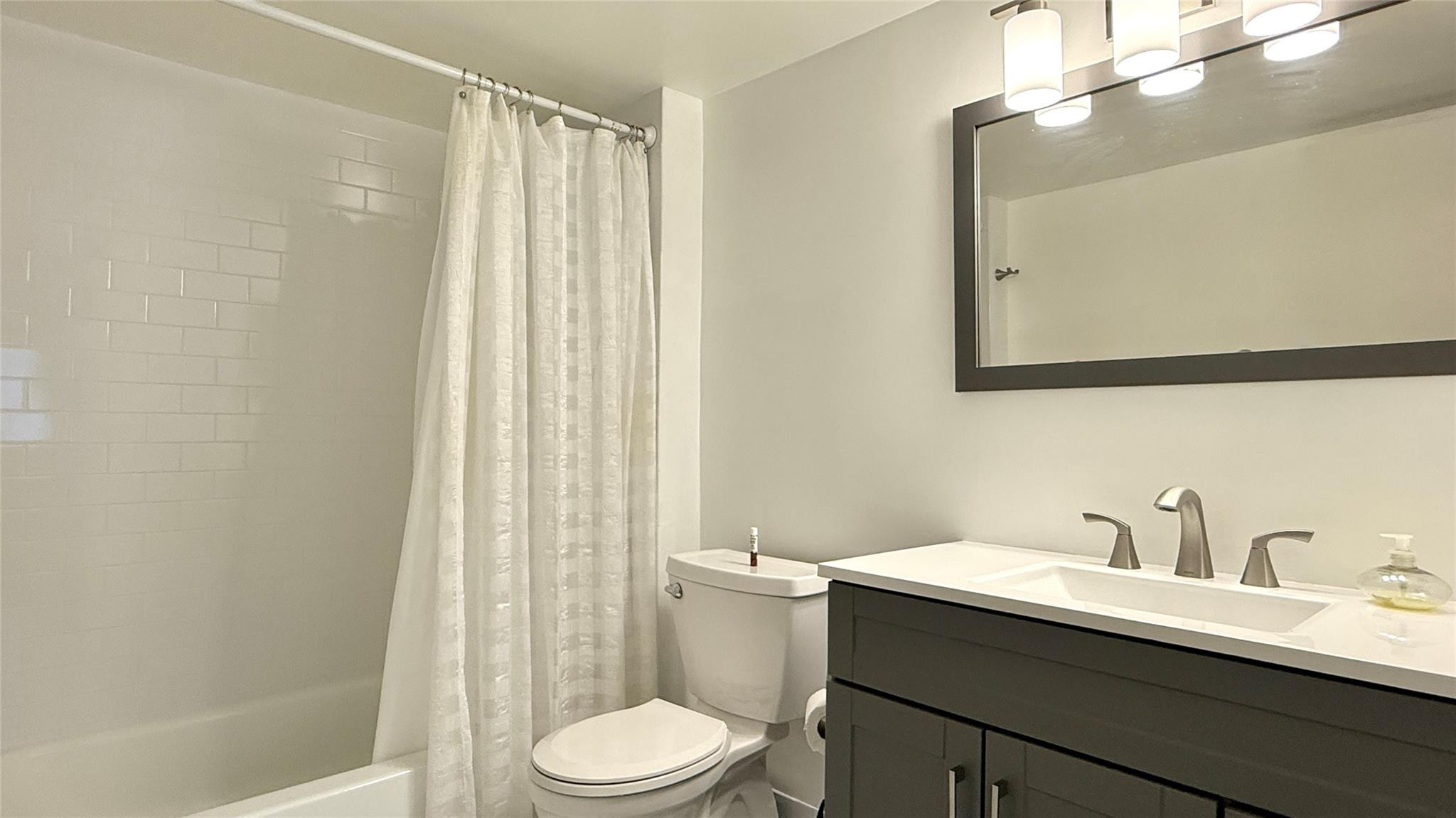 669 W Oakland Park Boulevard 220b Property Photo 5