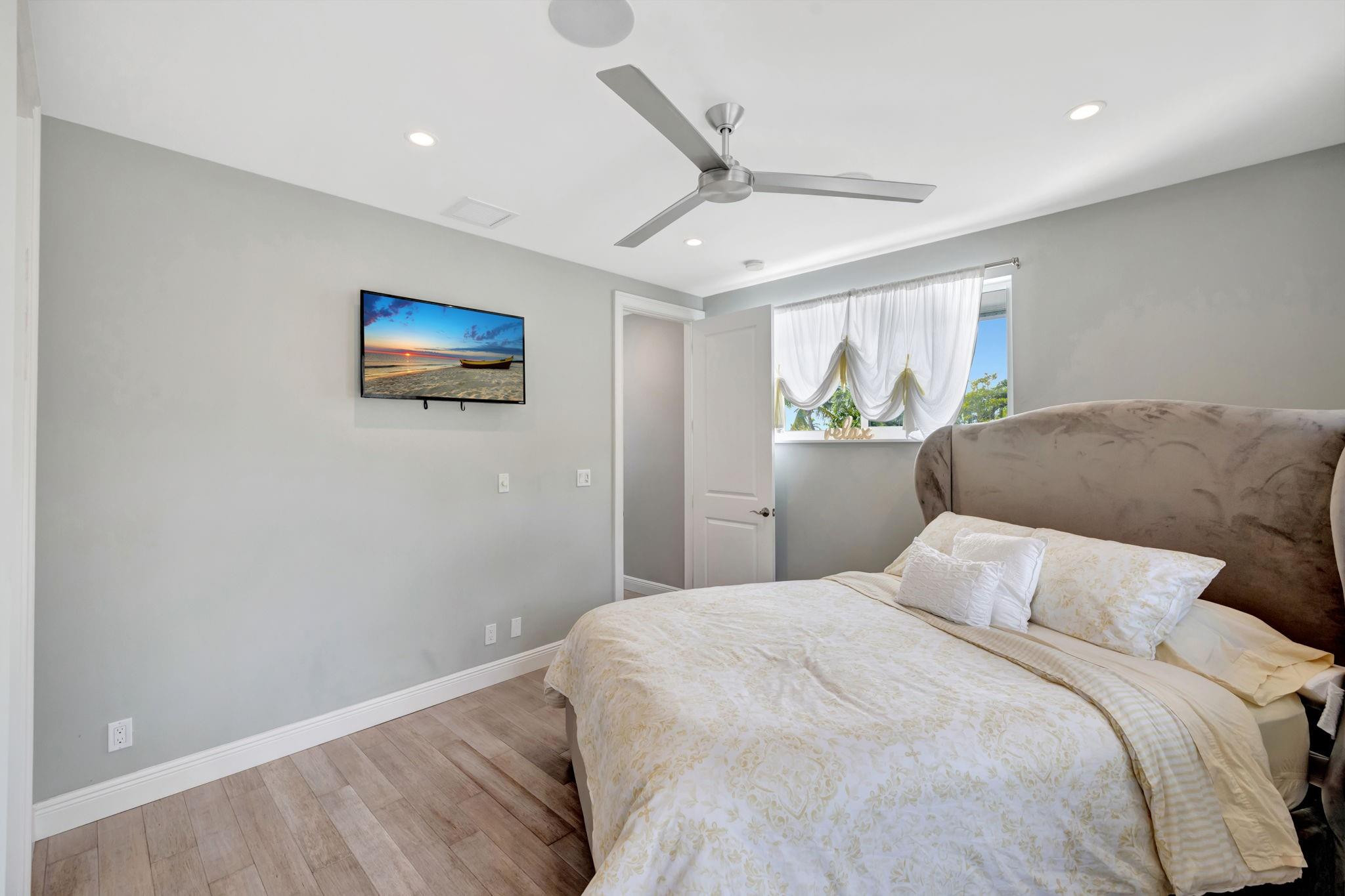 288 S Tradewinds Avenue Property Photo 31