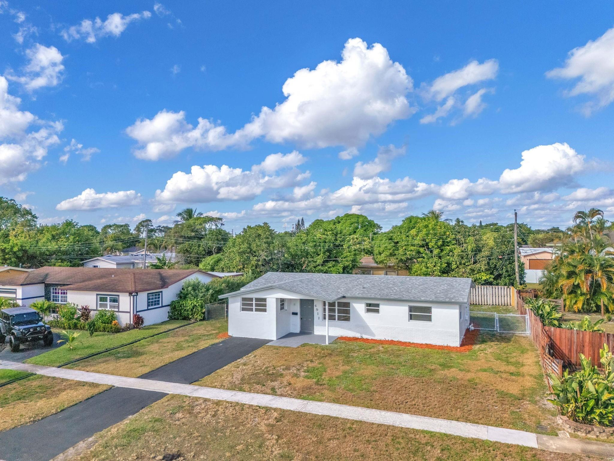 4911 Nw 16th Street Property Photo 6