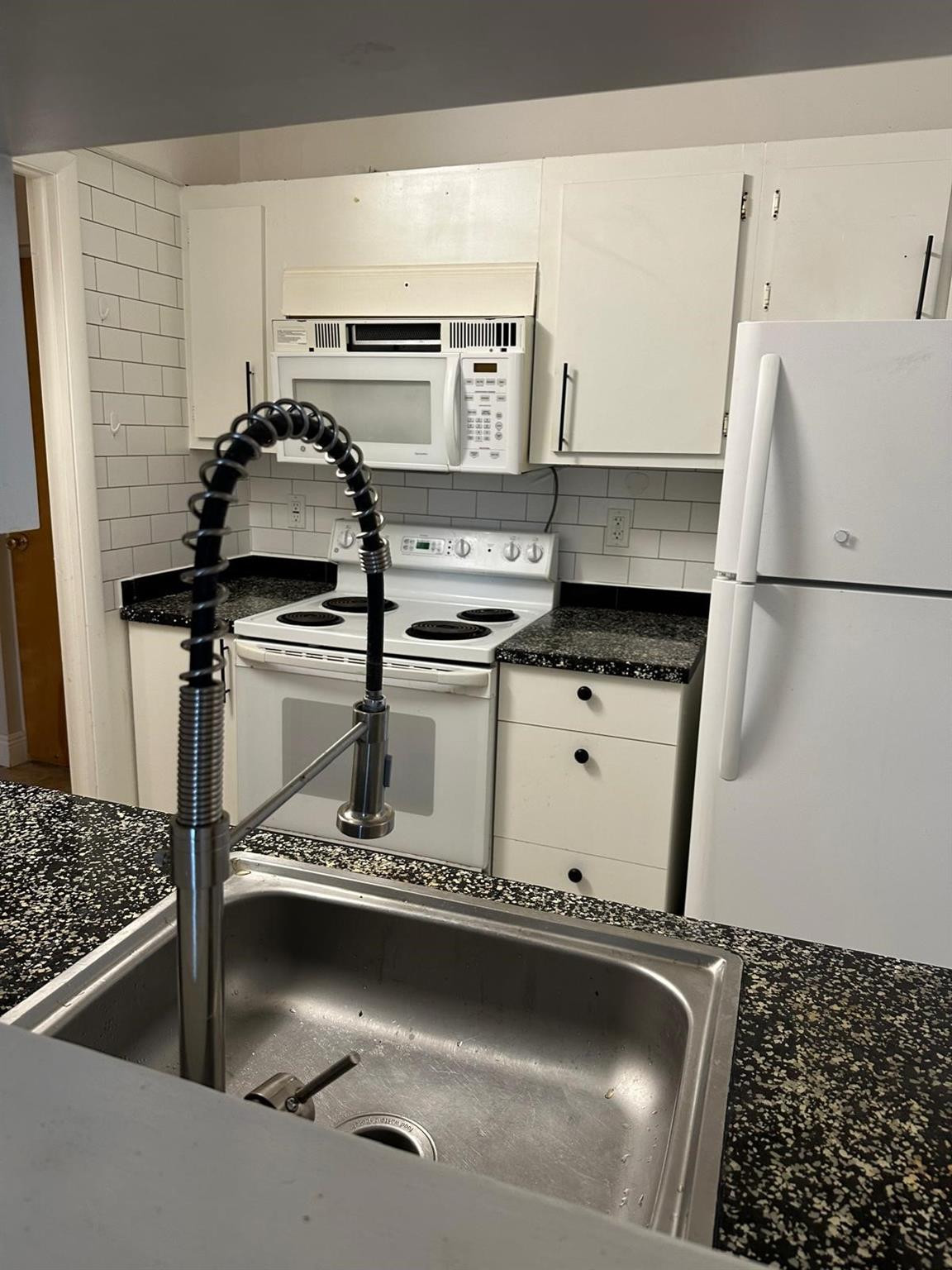 400 N Riverside Drive 102 Property Photo 1