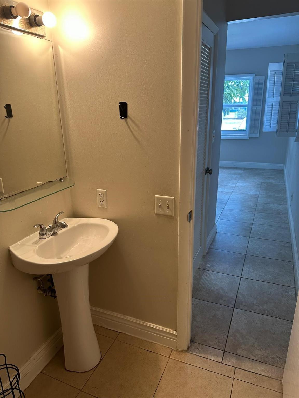 400 N Riverside Drive 102 Property Photo 10