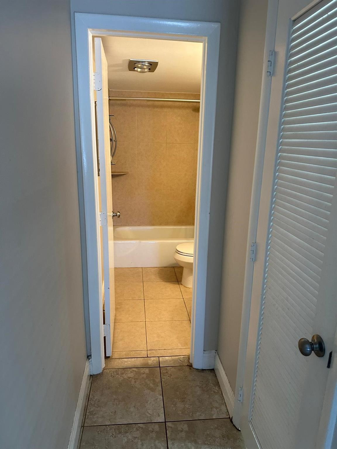400 N Riverside Drive 102 Property Photo 11