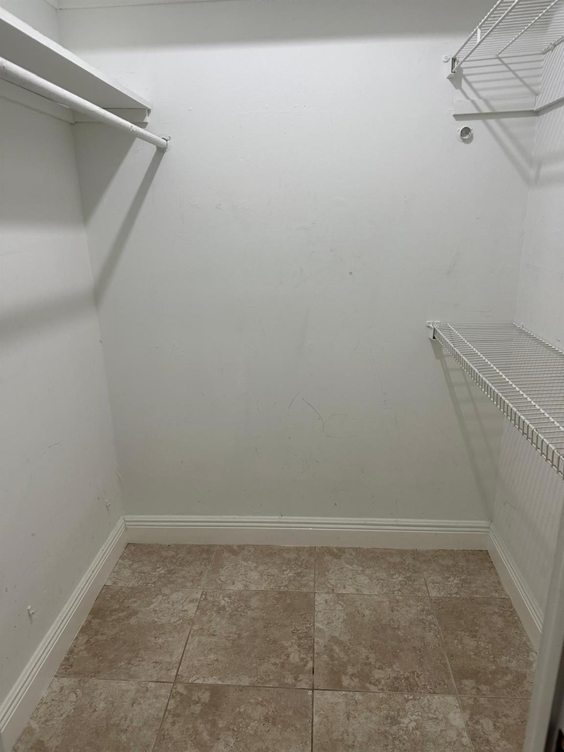 400 N Riverside Drive 102 Property Photo 15