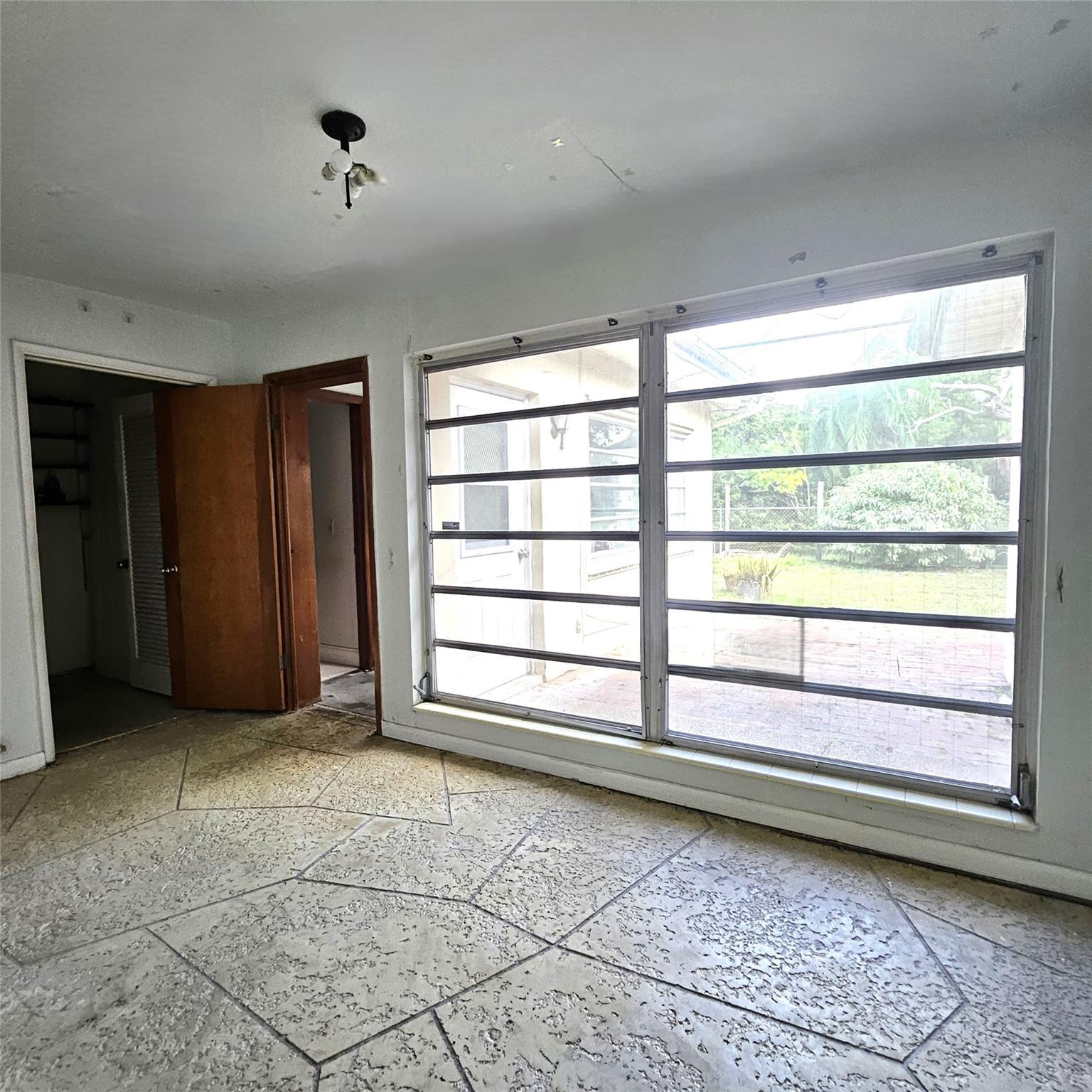 370 Nw 65th Avenue Property Photo 4