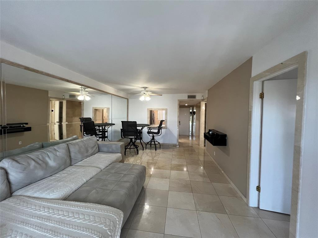 4311 Crystal Lake Drive 421 Property Photo 6