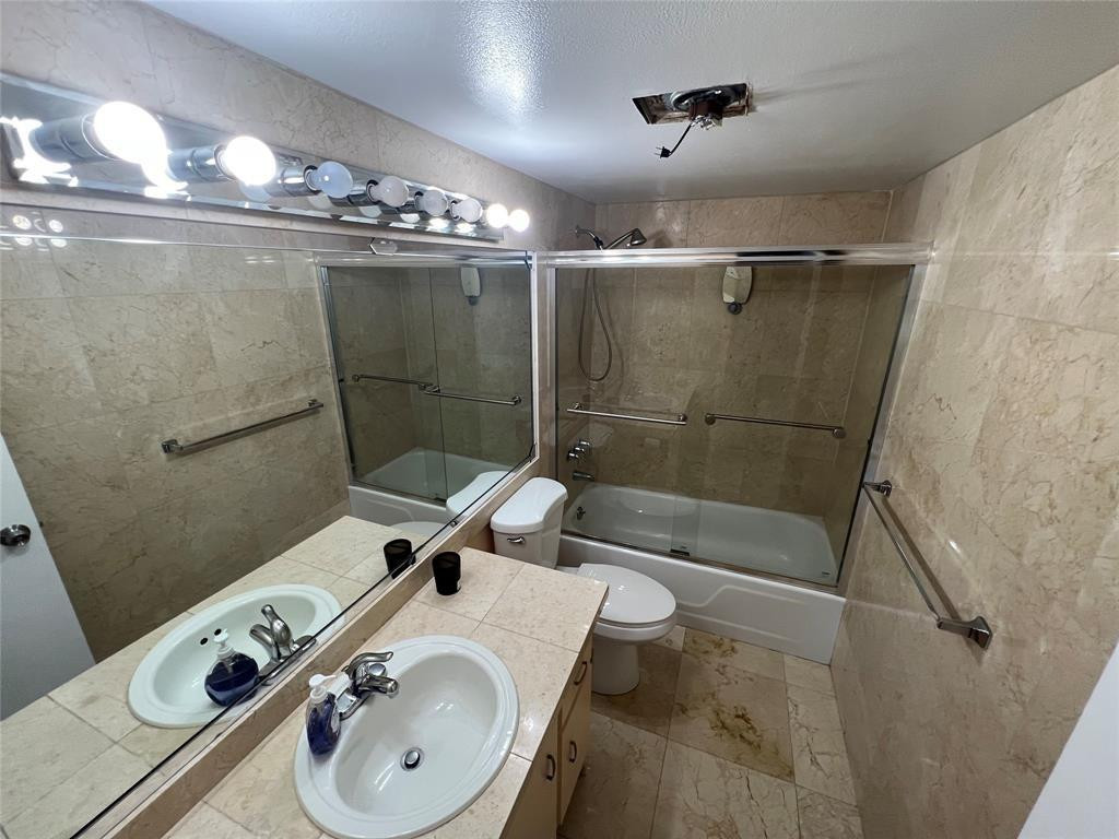 4311 Crystal Lake Drive 421 Property Photo 12