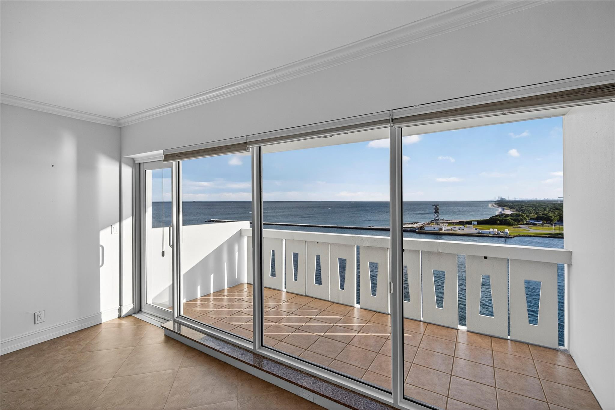 2100 S Ocean Drive 11-l Property Photo 6