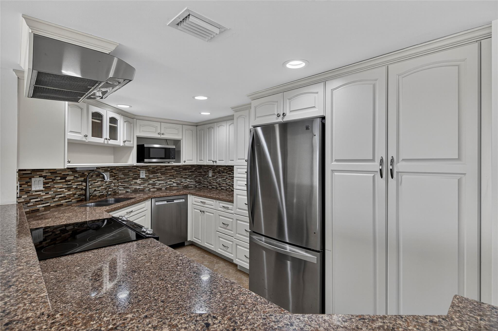 2100 S Ocean Drive 11-l Property Photo 7