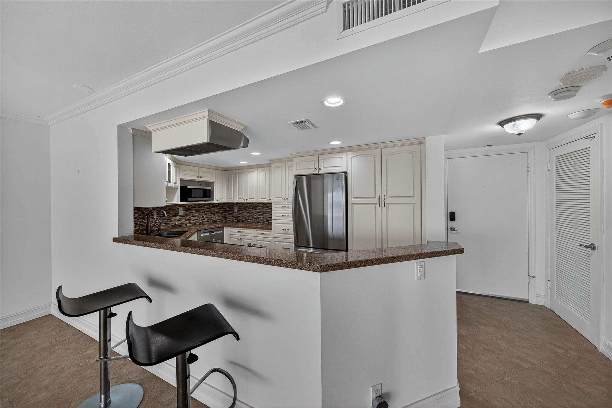 2100 S Ocean Drive 11-l Property Photo 8