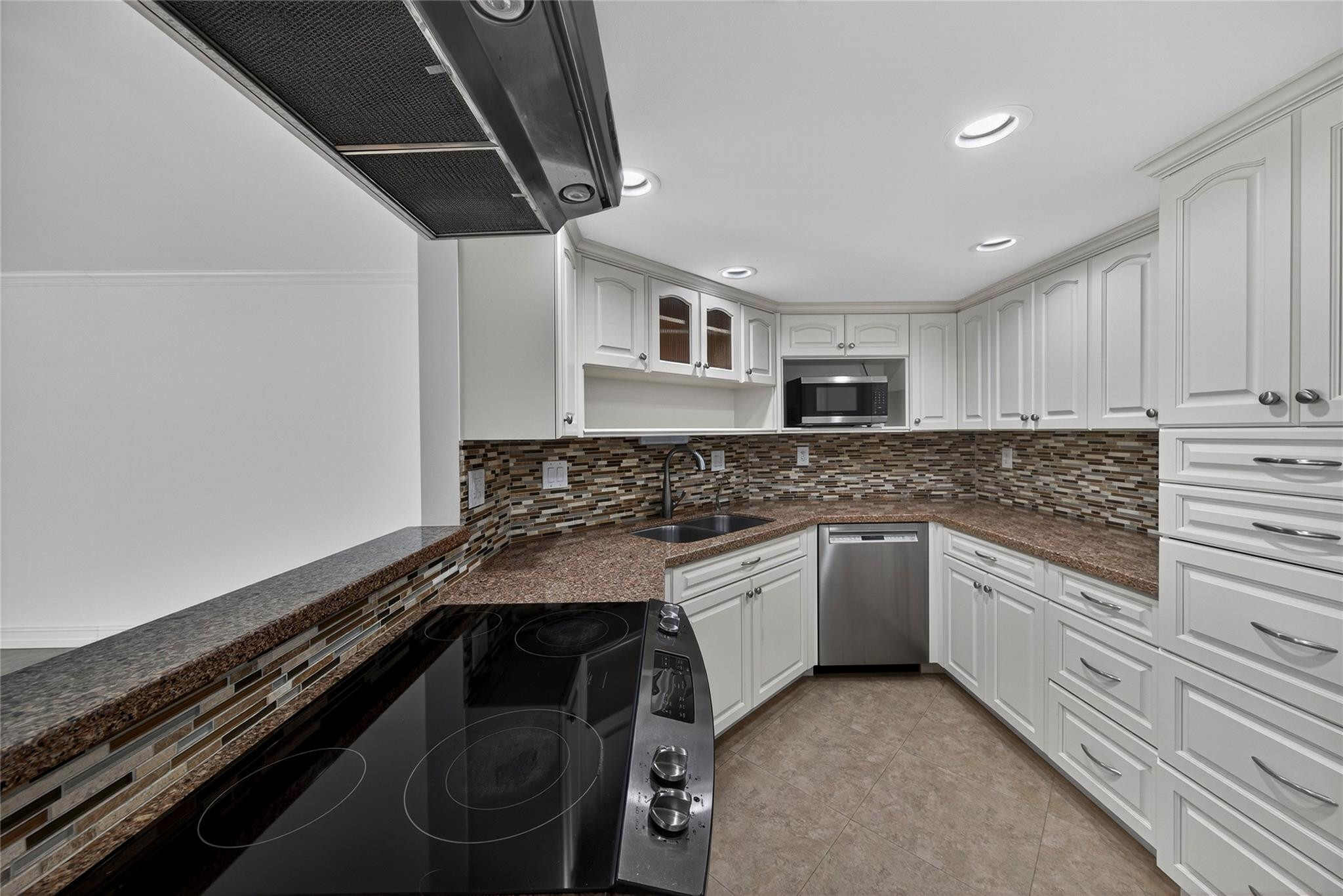 2100 S Ocean Drive 11-l Property Photo 9
