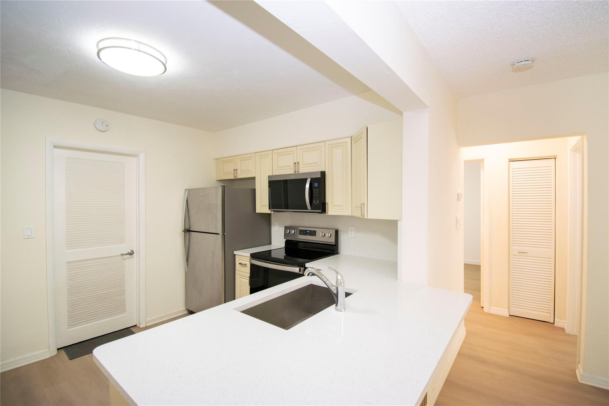 2547 Roosevelt Street Property Photo 4