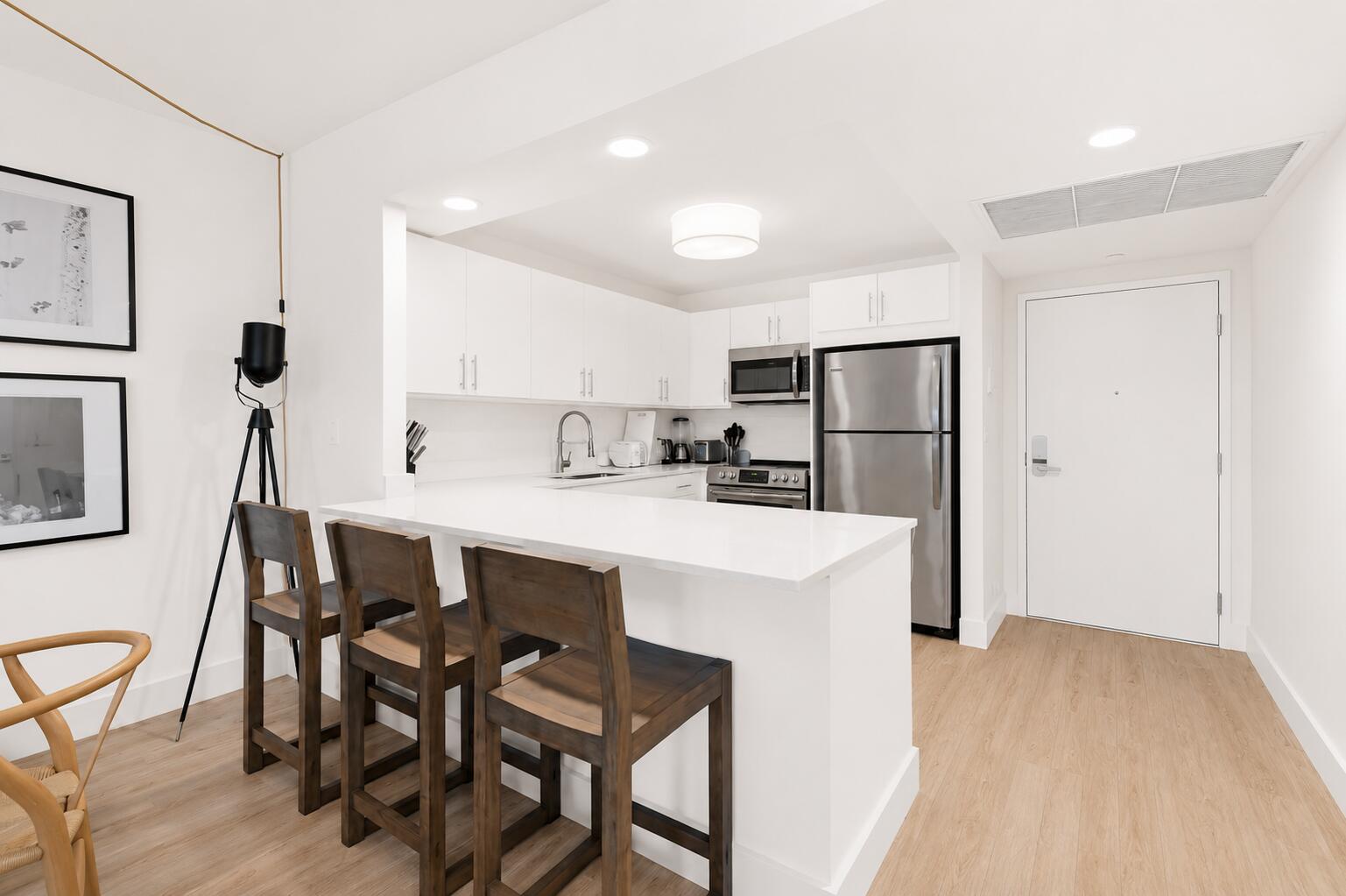 2301 Collins Avenue 323 Property Photo 4