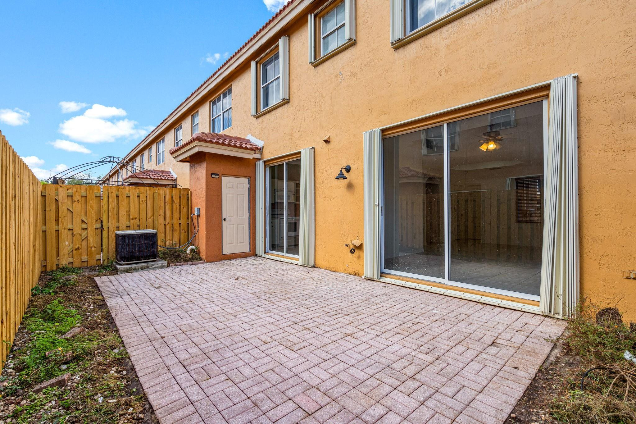8520 Nw 139th Terrace 1602 Property Photo 5