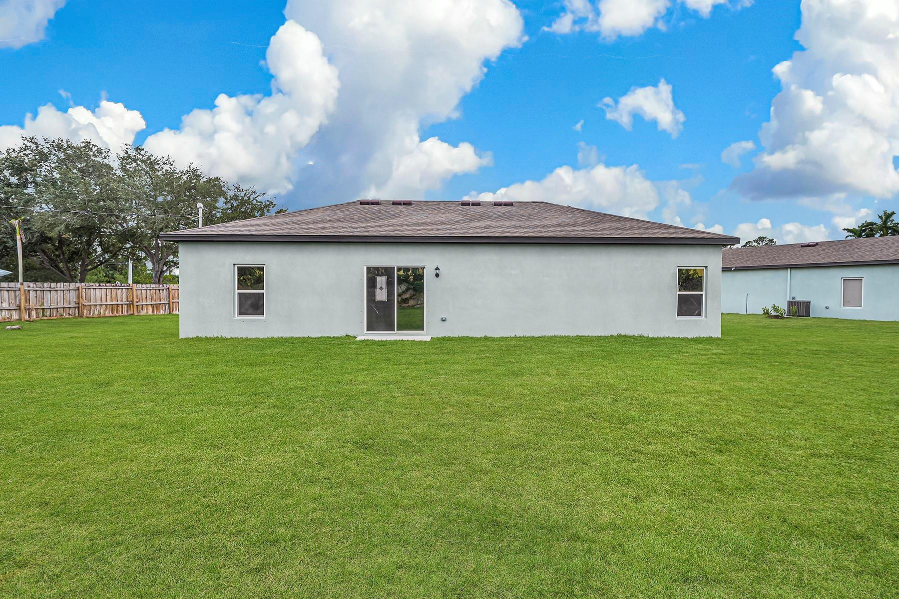 1431 Sw Becker Road Property Photo 3