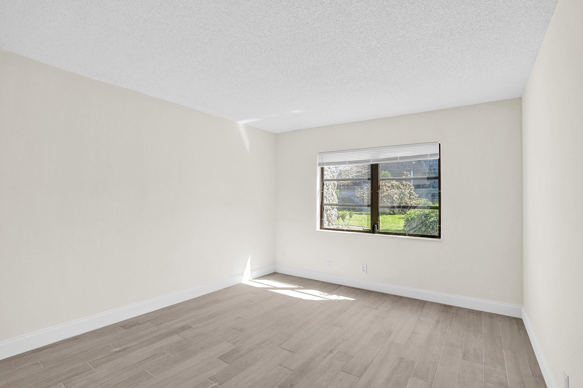 3115 Oakland Shores Drive E109 Property Photo 11