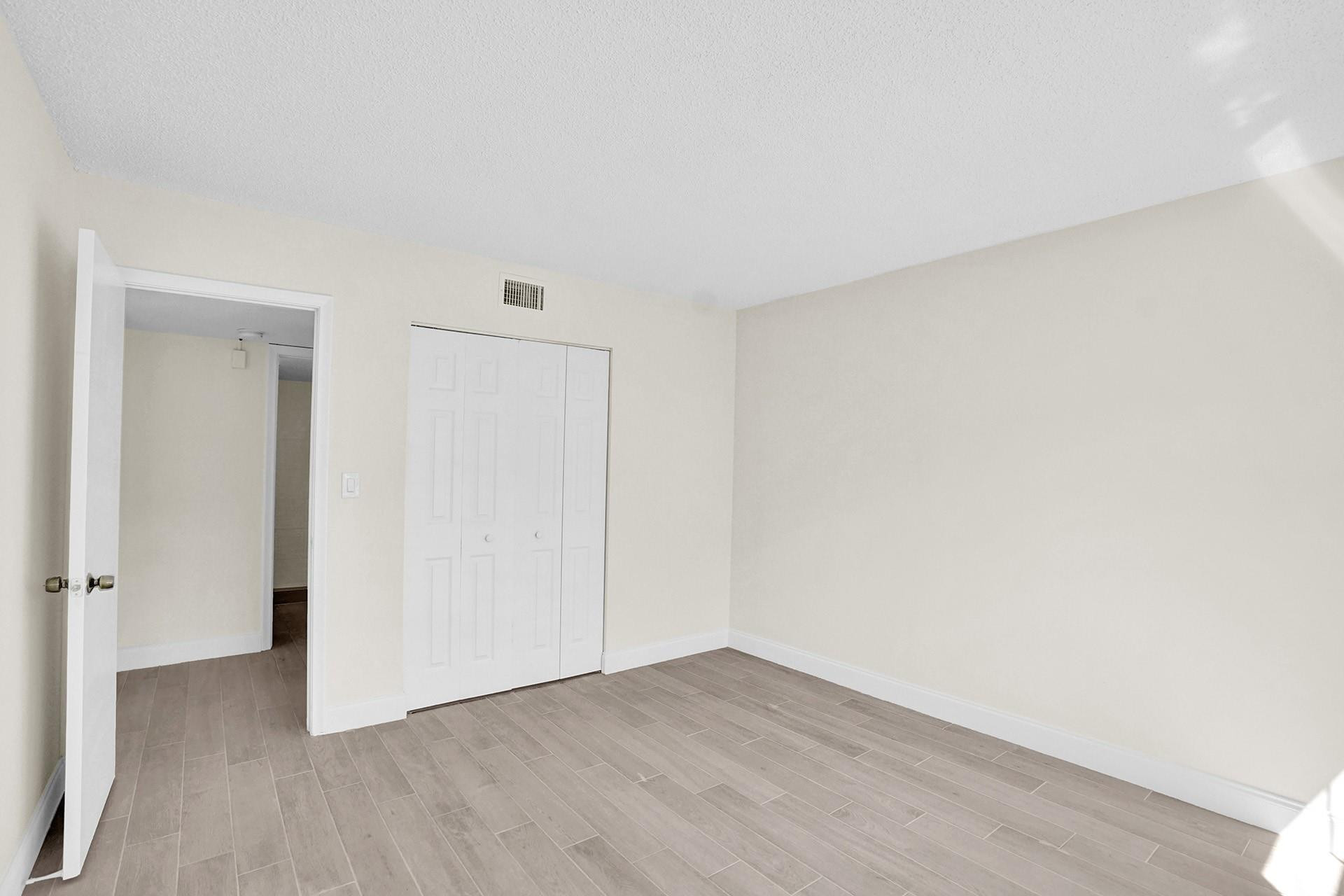 3115 Oakland Shores Drive E109 Property Photo 13