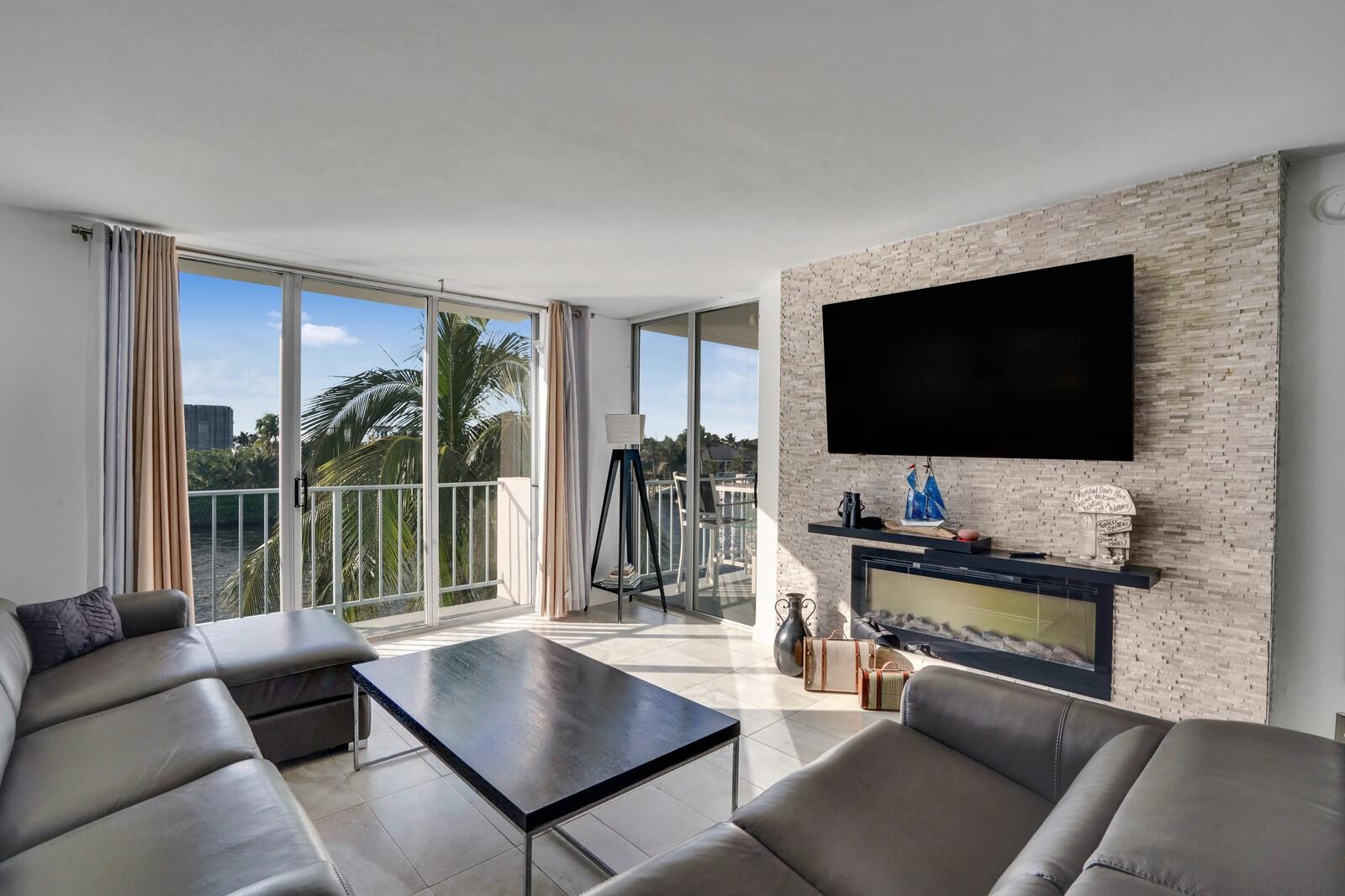 1609 N Riverside Drive 304 Property Photo 15