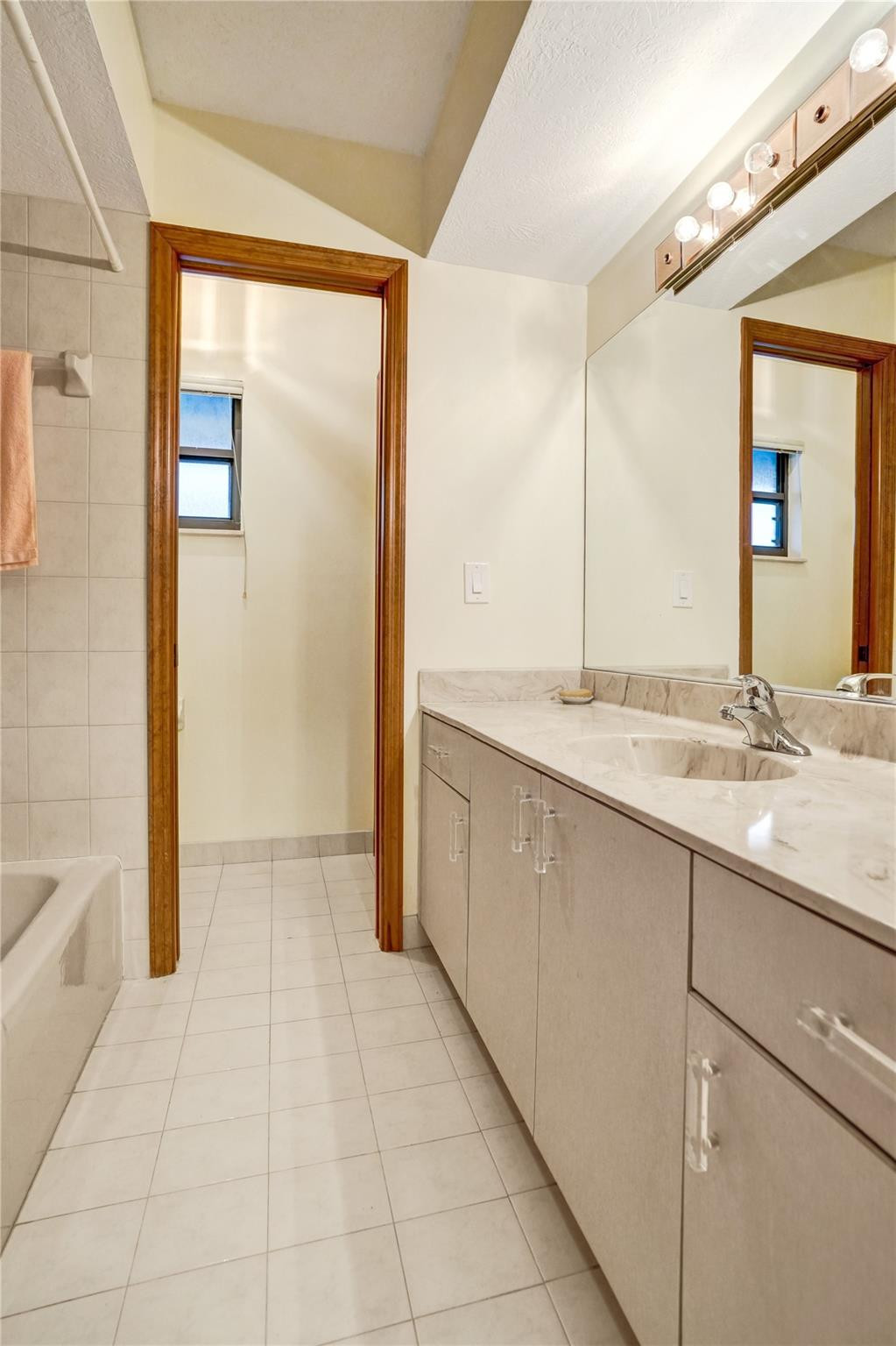 766 Se Cavern Avenue Property Photo 48