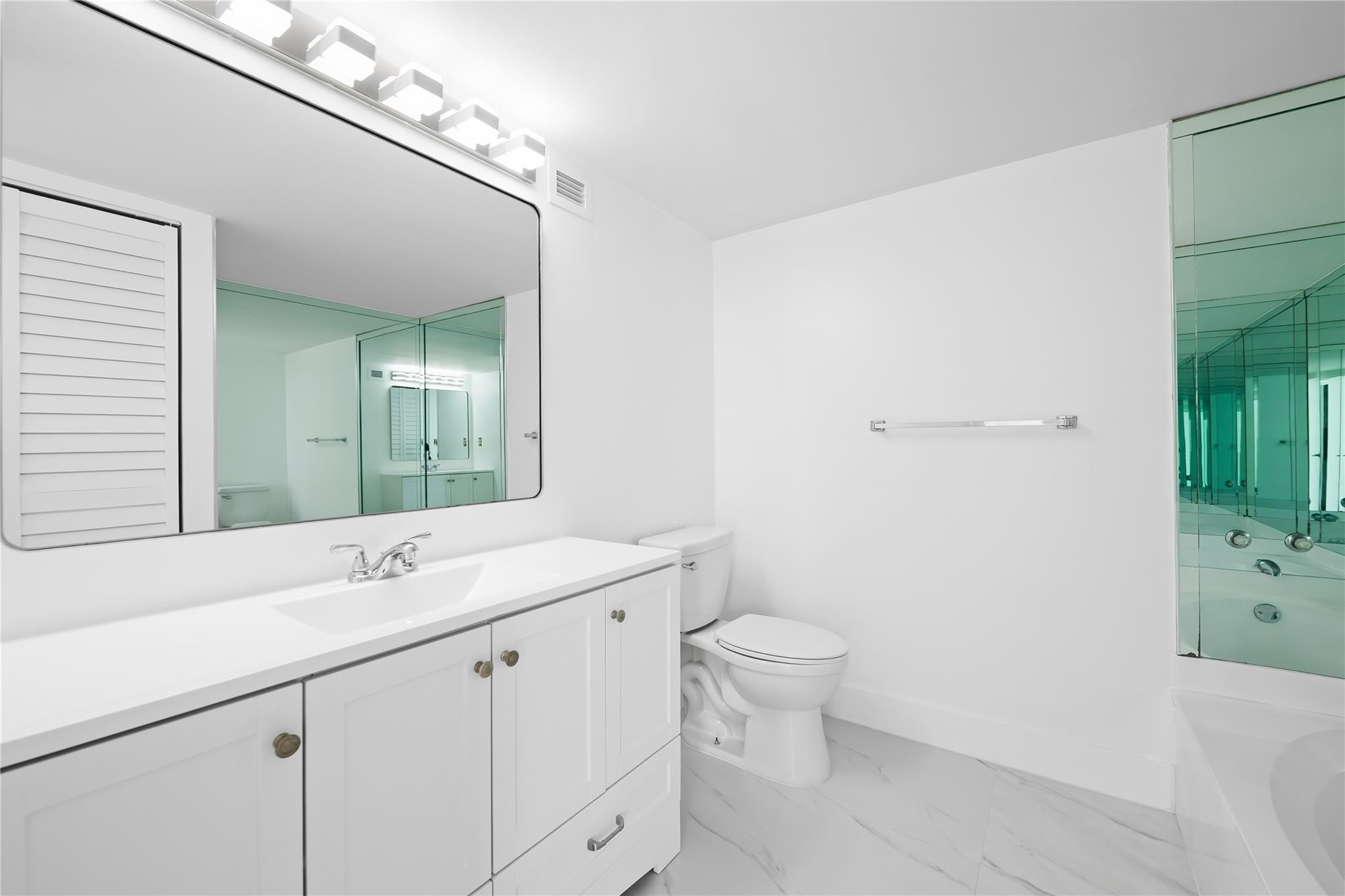 800 Parkview Drive 718 Property Photo 15