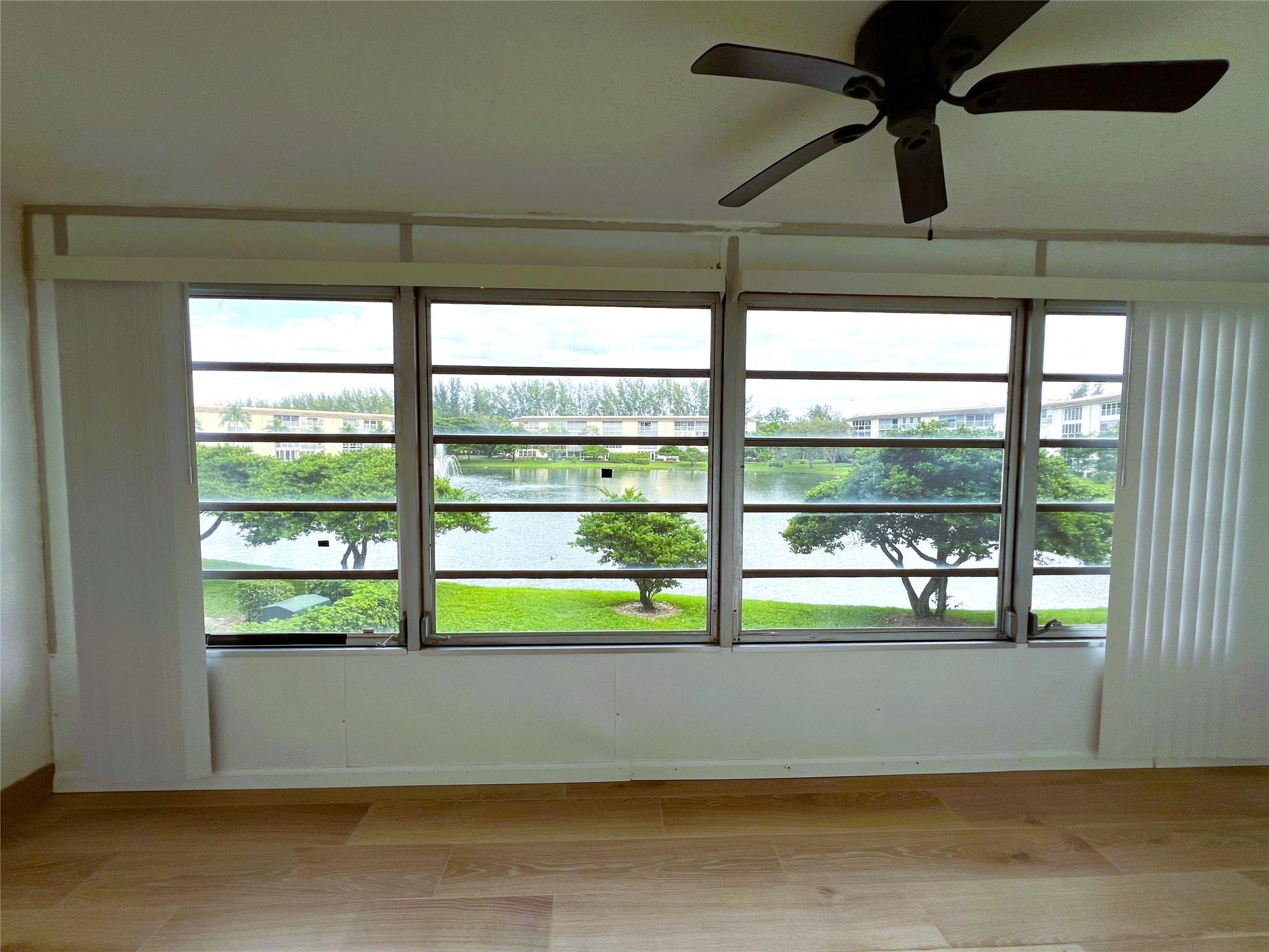 1902 Bermuda Circle H-2 Property Photo 2