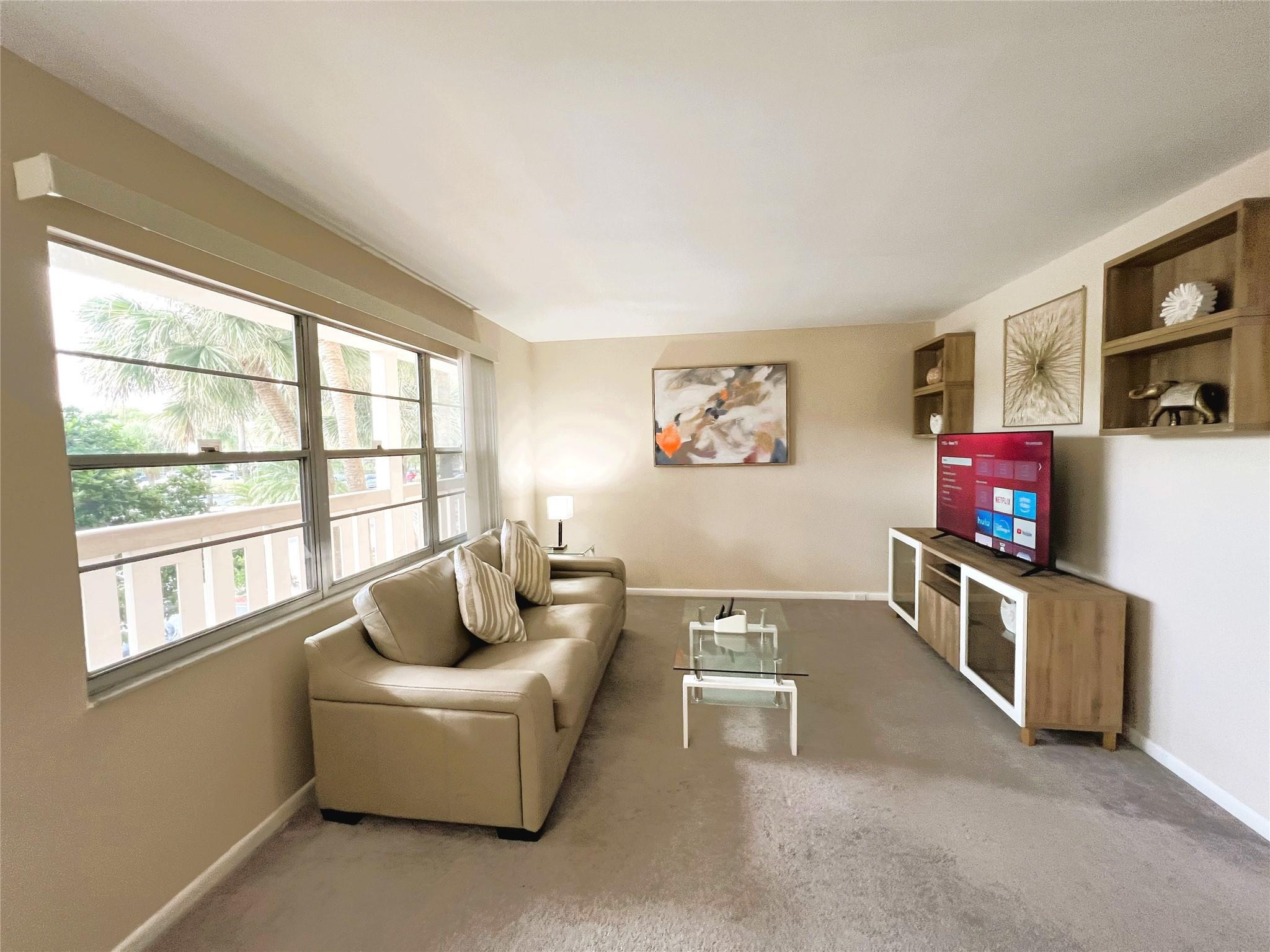 1902 Bermuda Circle H-2 Property Photo 15