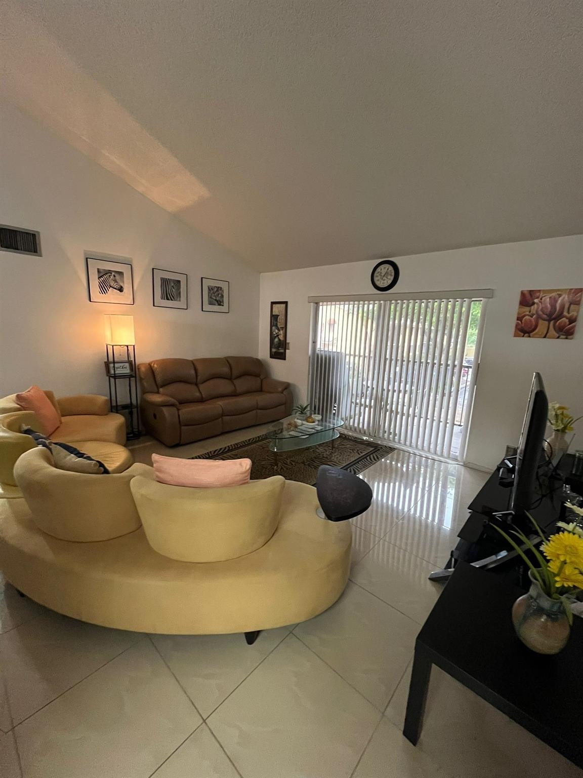 3053 N Oakland Forest Drive 201 Property Photo 6