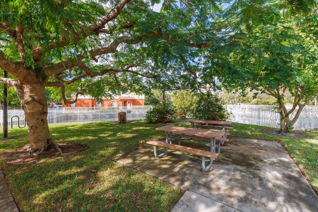 55 Se Palermo Court 105 Property Photo 37