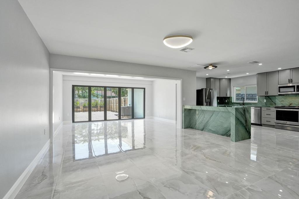 1424 Adams Street Property Photo 4
