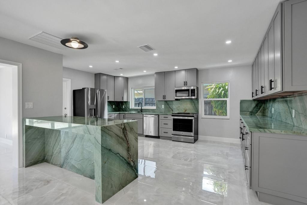 1424 Adams Street Property Photo 12