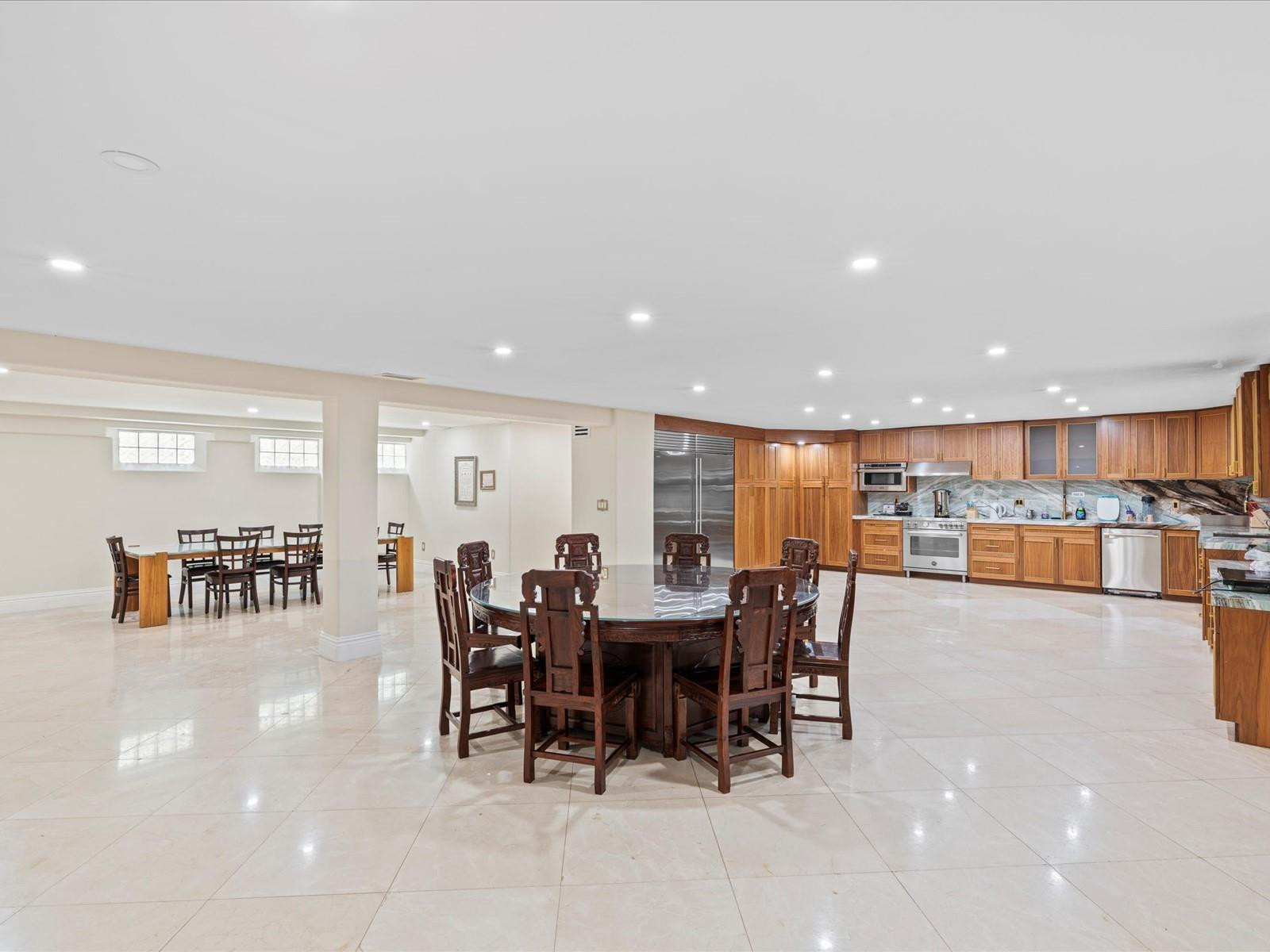 555 Ocean Boulevard Property Photo 17