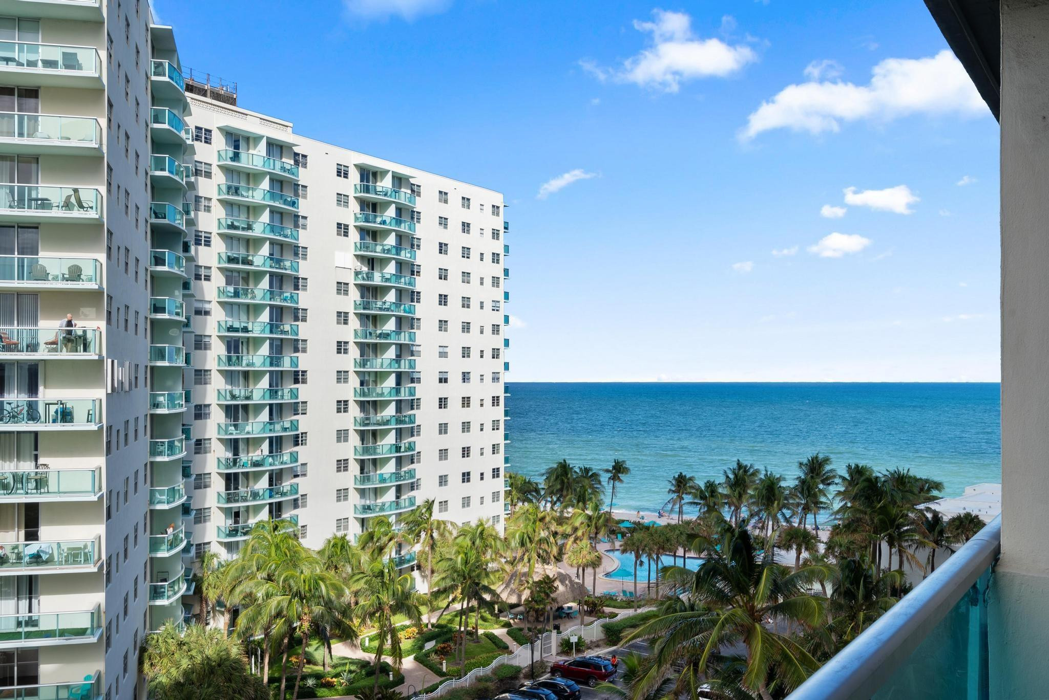 4001 S Ocean Drive 8E Property Photo 1