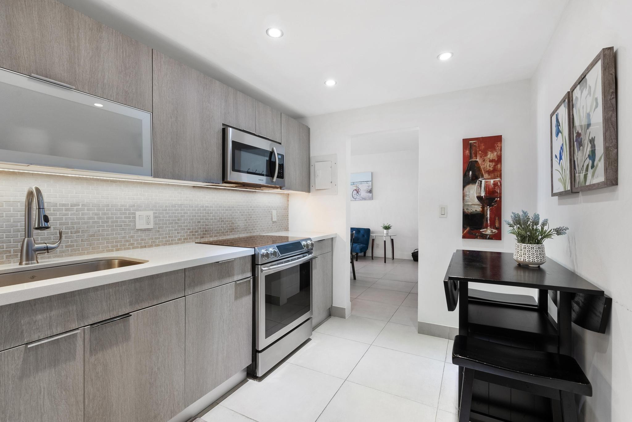 4001 S Ocean Drive 8e Property Photo 4