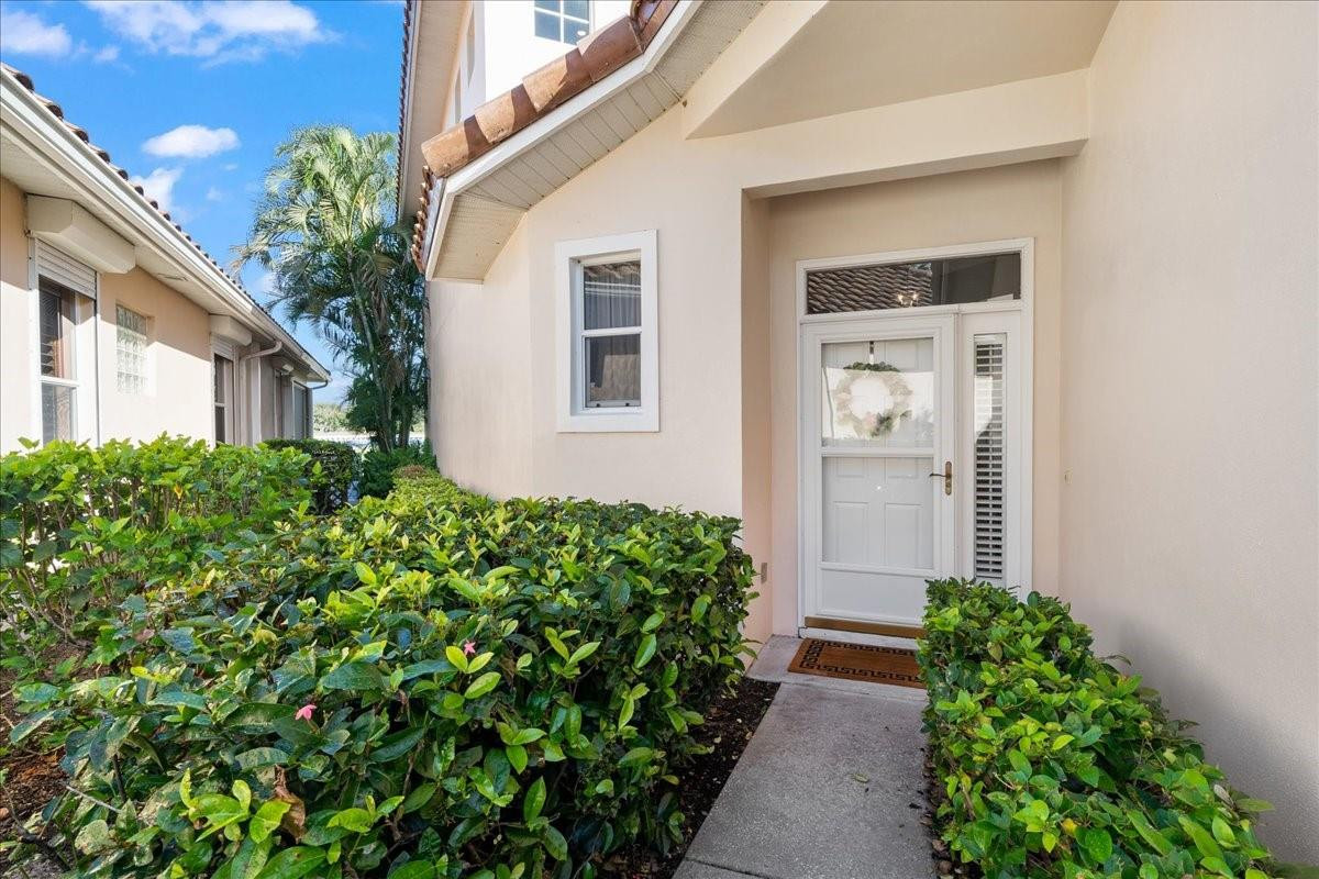 1725 Victoria Circle Property Photo 4