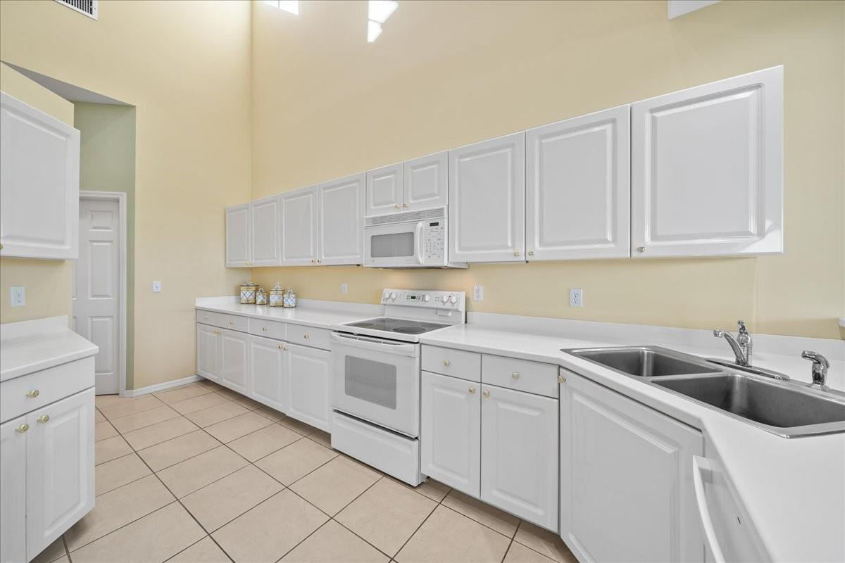 1725 Victoria Circle Property Photo 13