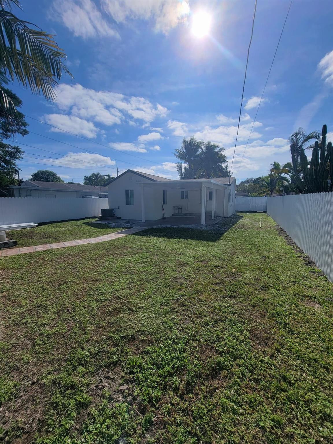 2207 Taft Street Property Photo 13