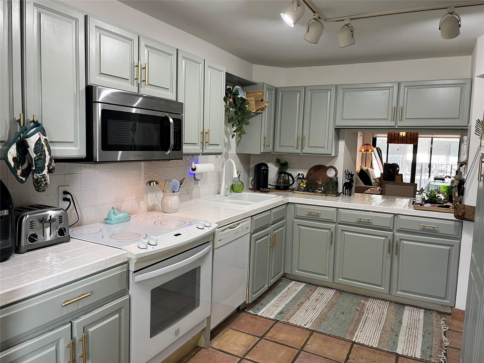 2029 N Ocean Boulevard 303 Property Photo 9