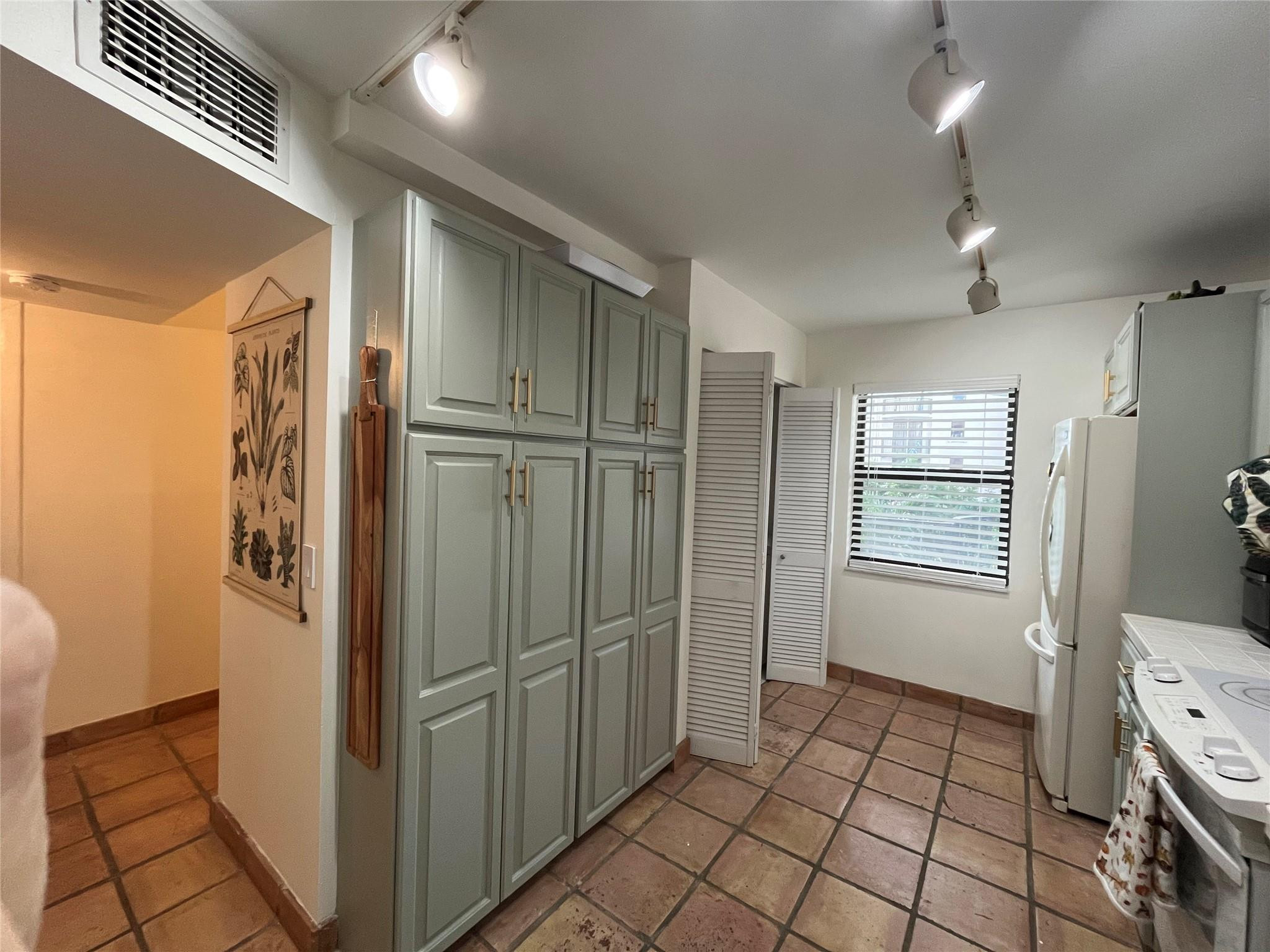 2029 N Ocean Boulevard 303 Property Photo 11