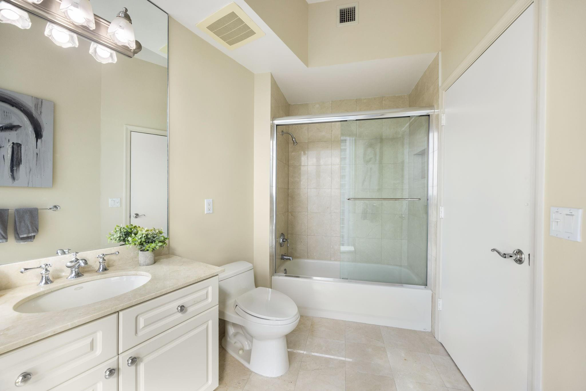 111 Se 8th Avenue Ph-1701 Property Photo 25