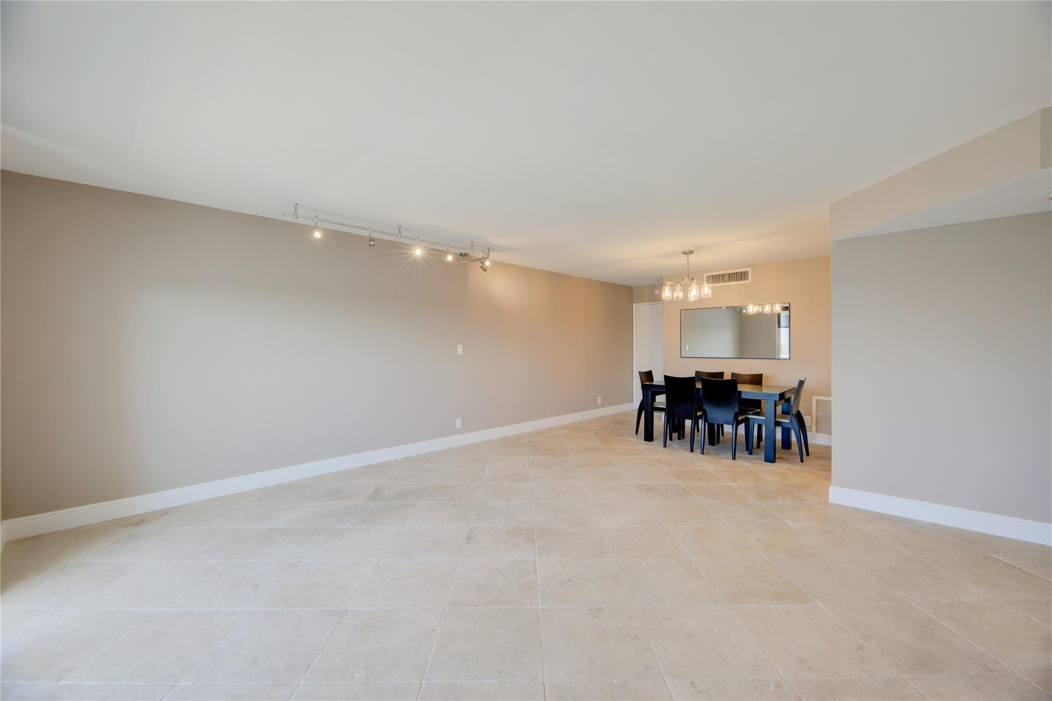 1 Las Olas Circle 605 Property Photo 4