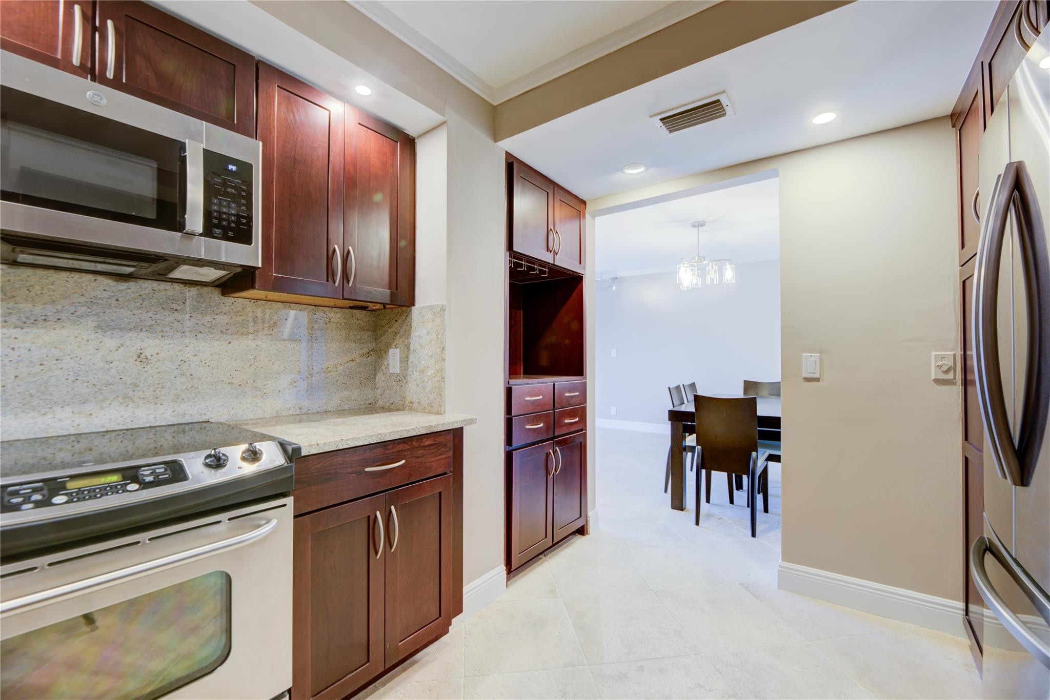 1 Las Olas Circle 605 Property Photo 9