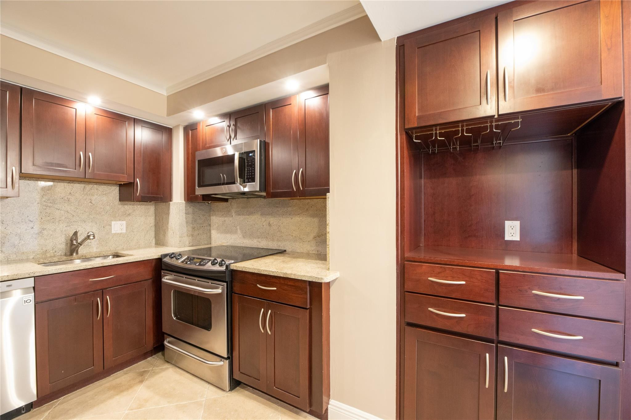 1 Las Olas Circle 605 Property Photo 11