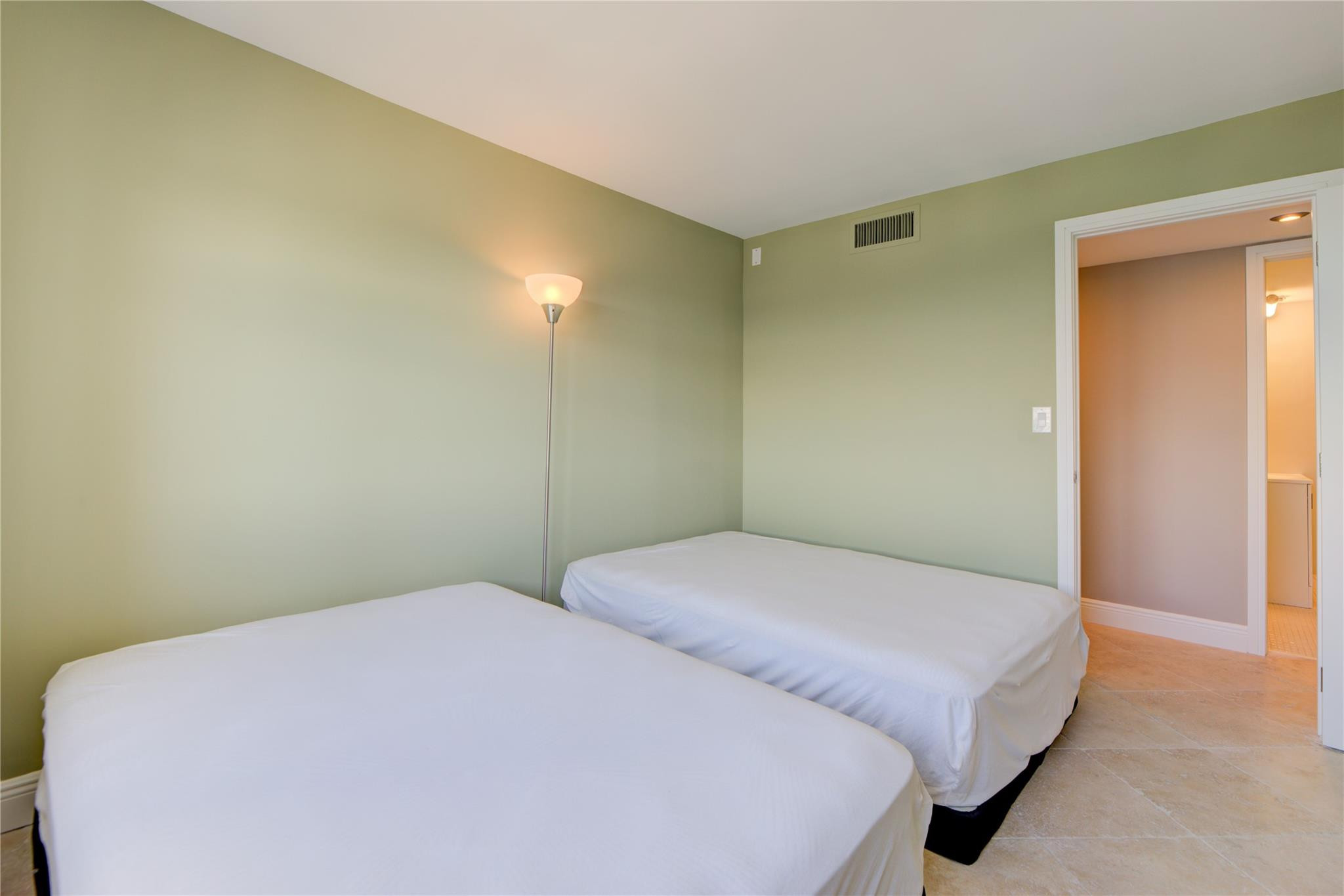 1 Las Olas Circle 605 Property Photo 19