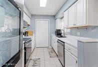 833 Riverside Drive 835 Property Photo 16