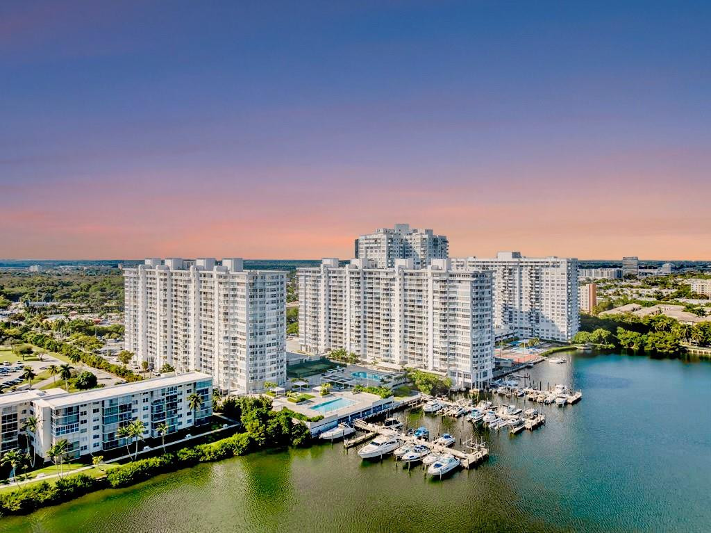 18031 Biscayne Boulevard 1104 Property Photo 3