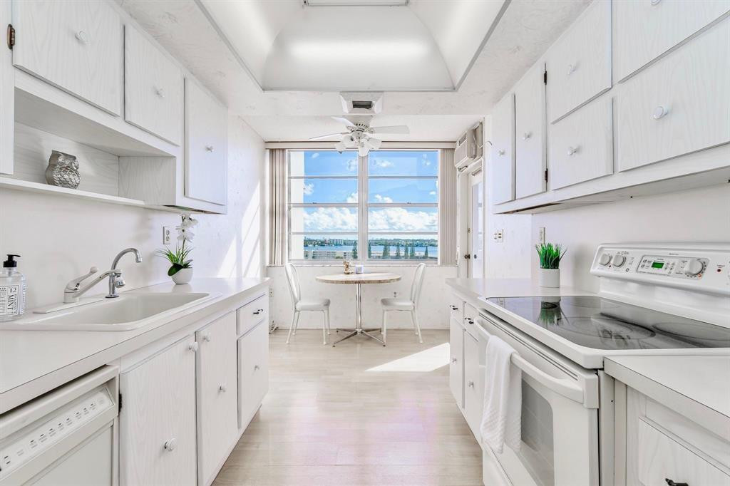 18031 Biscayne Boulevard 1104 Property Photo 6