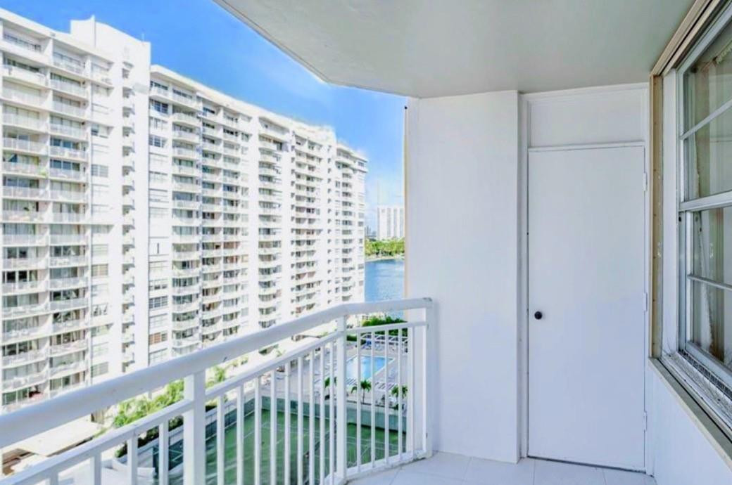 18031 Biscayne Boulevard 1104 Property Photo 13