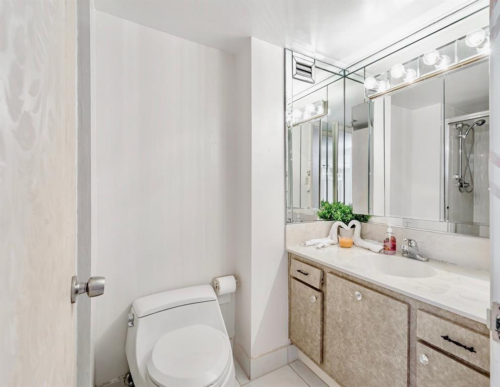 18031 Biscayne Boulevard 1104 Property Photo 17