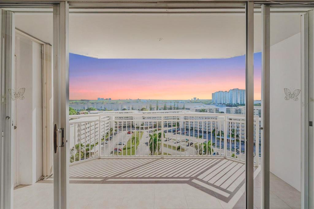 18031 Biscayne Boulevard 1104 Property Photo 18