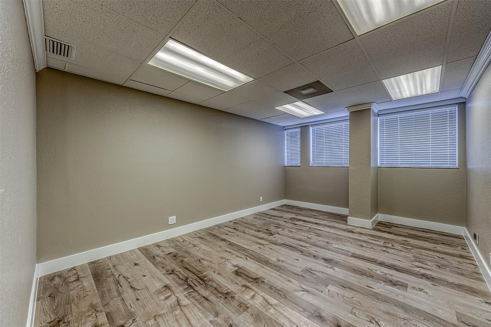 2425 50th Street 400 Property Photo 13