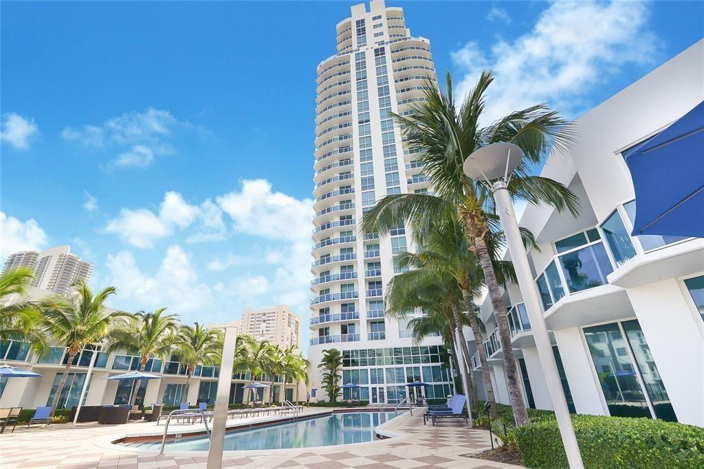 1945 S Ocean Drive 910 Property Photo 4